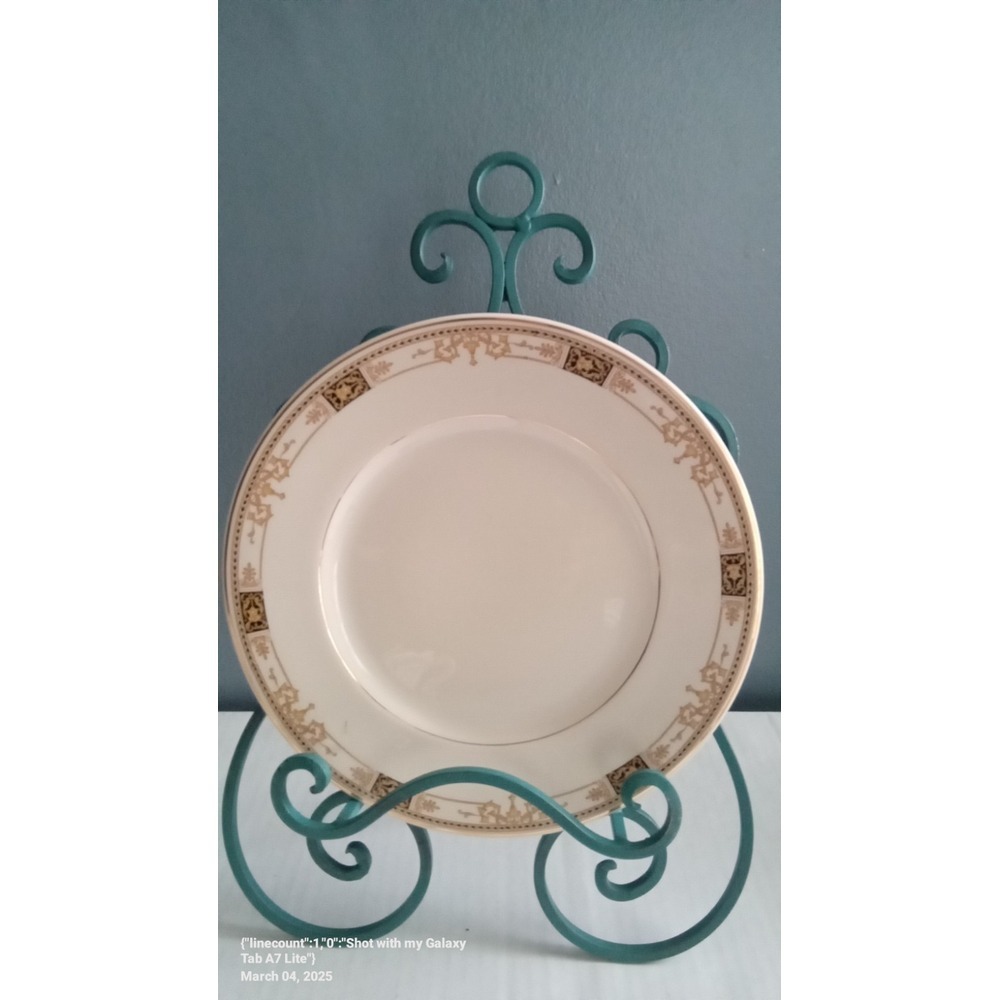 Vintage Decorative Plate Ornate Gold‎ Accent Display Plate Collectible